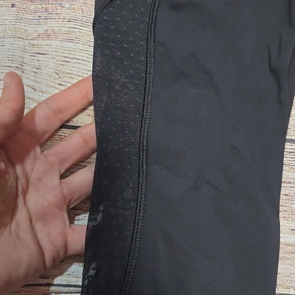 Lululemon leggings 25" size 4 - Picture 4 of 9